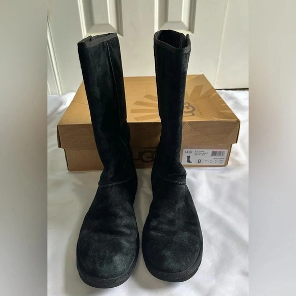 Women’s Ugg Lo Pro Button black Suede boots. Size 8 - Picture 4 of 7